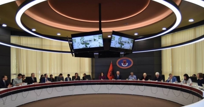 KKT miraton 29 projekte te rendesishme infrastrukturore - Mes tyre hekurudha Tirane-Durres